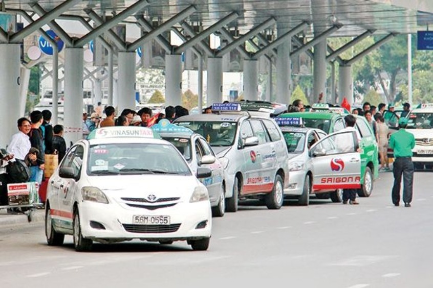Taxi là phương tiện phổ biến có mặt khắp nơi ở sân bay