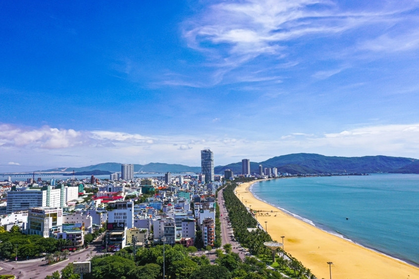 Cảnh hoàng hôn lãng mạn trên biển Quy Nhơn