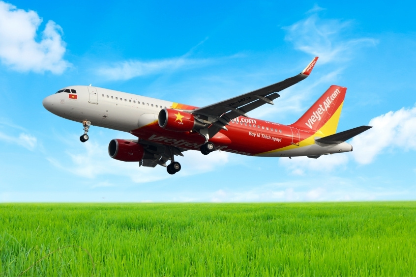 Máy bay Vietjet Air rực rỡ sắc đỏ mang đến chuyến bay tràn đầy năng lượng