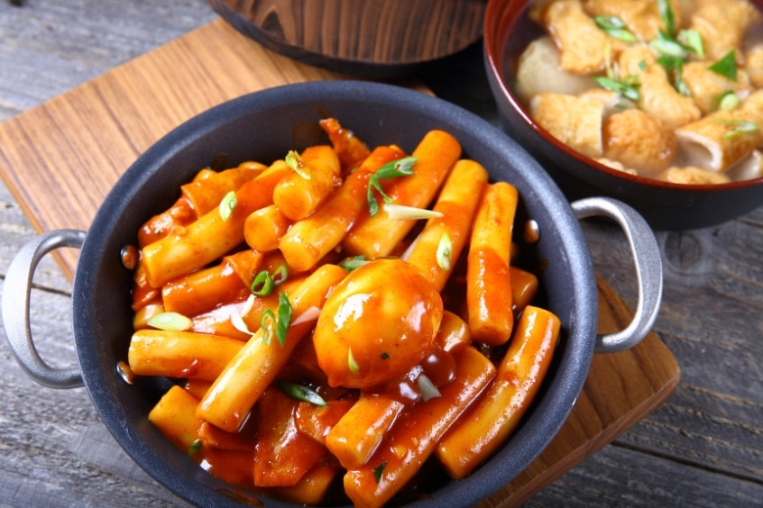 Món Tteokbokki cay nồng đặc trưng hấp dẫn du khách đến Hàn Quốc