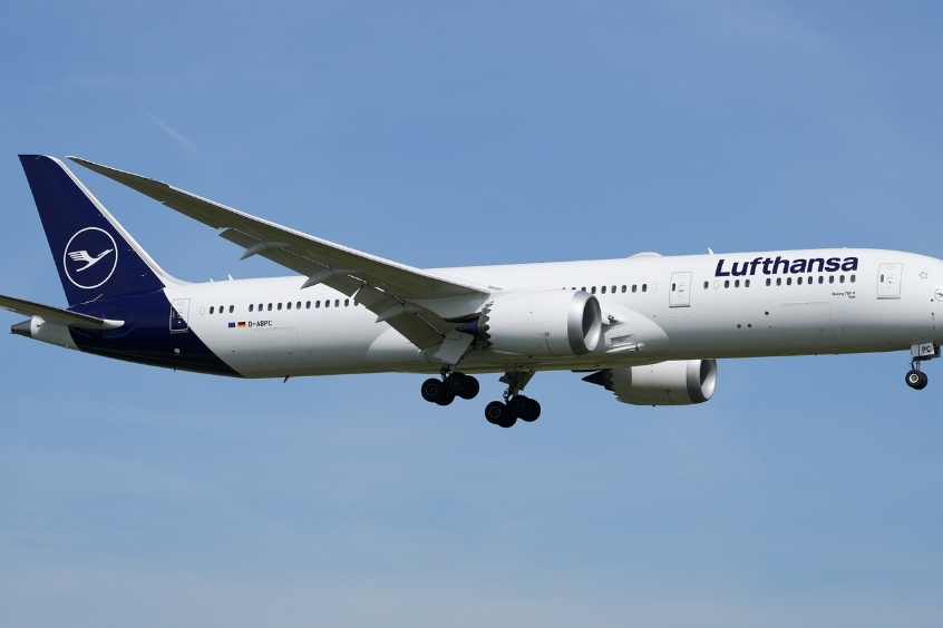 Lufthansa đồng hành bay từ Hà Nội đến Hamburg dịch vụ chất lượng chuẩn châu Âu