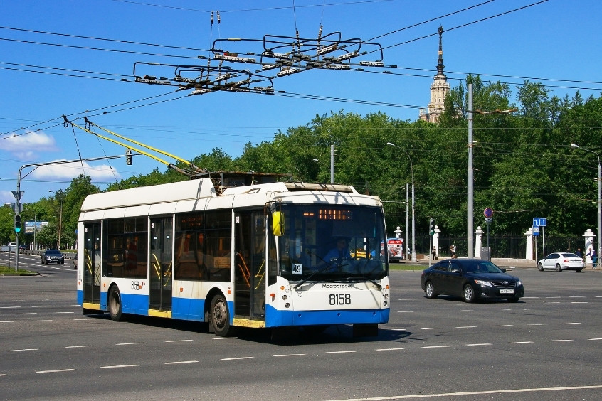 Xe bus là phương tiện phổ biến giúp du khách di chuyển linh hoạt trong thành phố