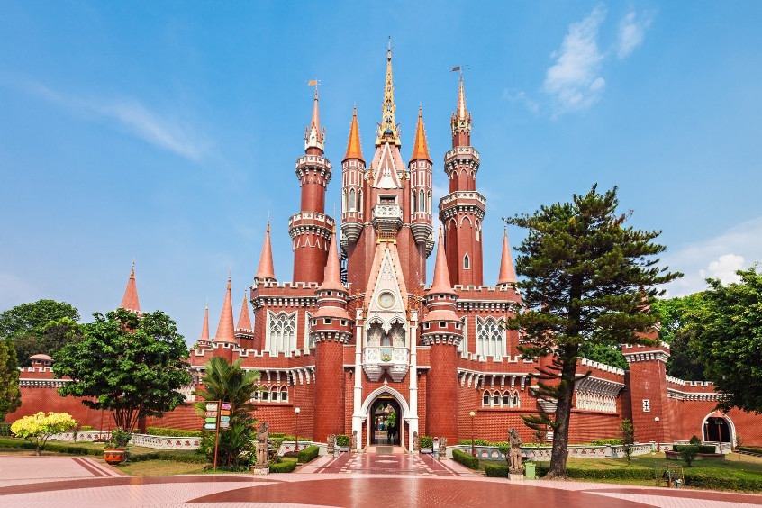 Ancol Dreamland rực rỡ sắc màu với công viên giải trí bãi biển 