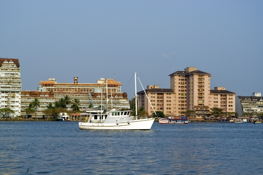 Thành phố Kochi thanh bình với dòng sông trong vắt núi non trùng điệp 