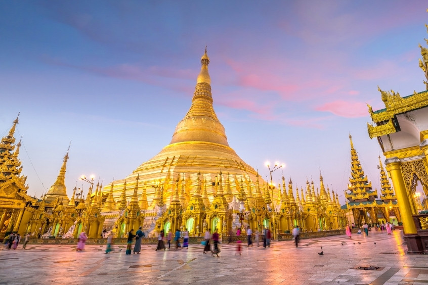 Chùa Shwedagon vàng óng nổi bật giữa Yangon biểu tượng tâm linh thiêng liêng và huy hoàng