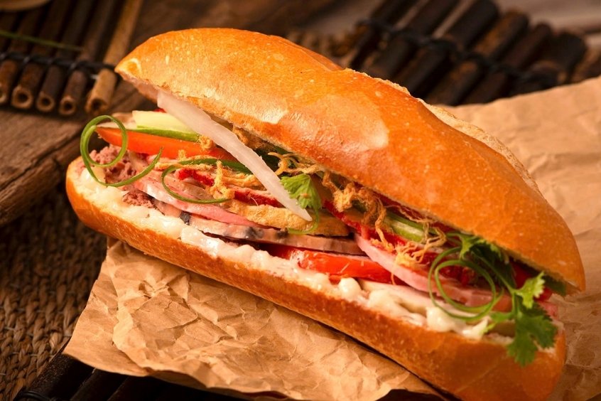 Bánh mình là một trong những ẩm thực phổ biến du khách nên thử một lần