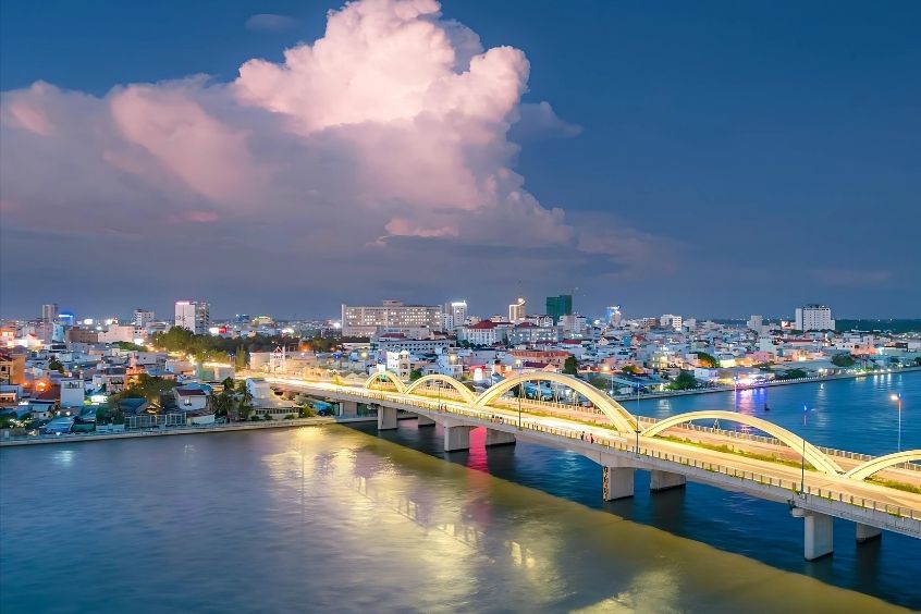 Thủ phủ miền tây sông nước Cần Thơ dưới ánh chiều tà buông xuống 