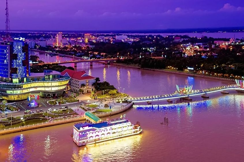 Nét đẹp trữ tình sông nước ngay tại Bến Ninh Kiều