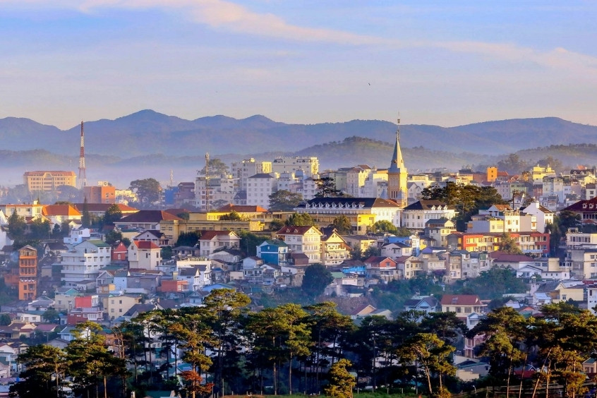 Toàn cảnh thành phố Đạt Lạt dưới áng sương mù huyền ảo 