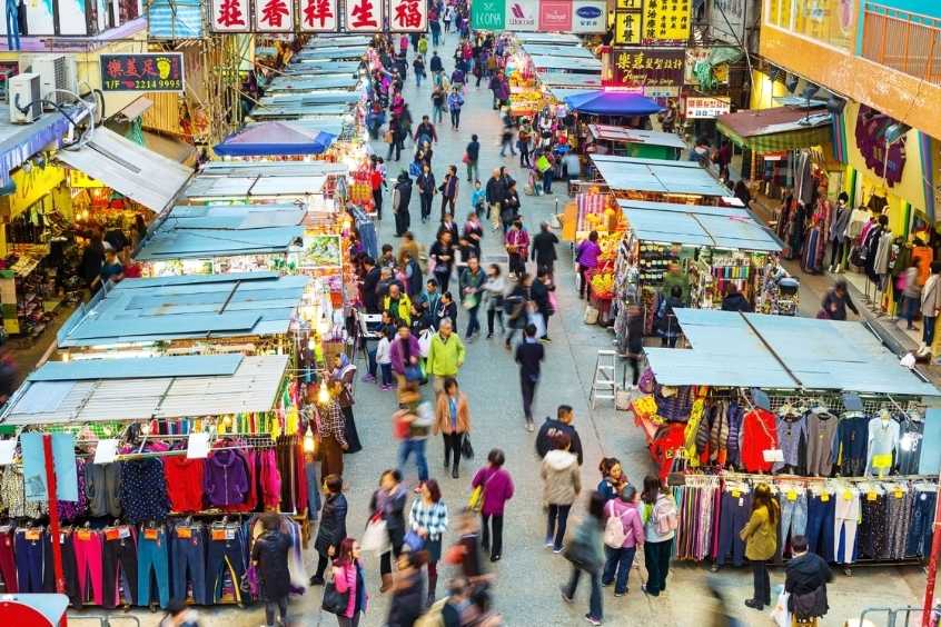 Khung cảnh đa sắc màu nhộn nhịp của khu phố mua sắm Hong Kong
