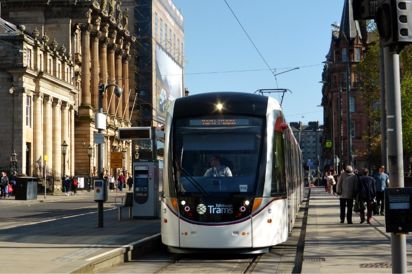 Phương tiện di chuyển hiện đại tiện lợi tại Edinburgh