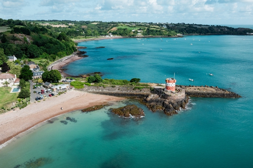 Đắm mình vào vẻ đẹp xanh biếc tại hòn đảo Jersey