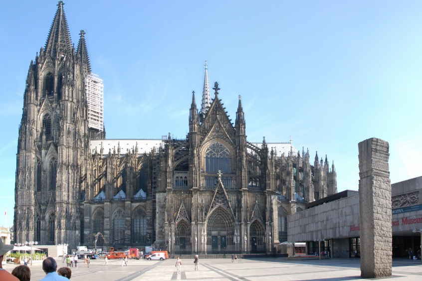 Nhà thờ Cologne Cathedral với kiến trúc Gothic hùng vĩ, là điểm du lịch nổi bật ở Cologne.