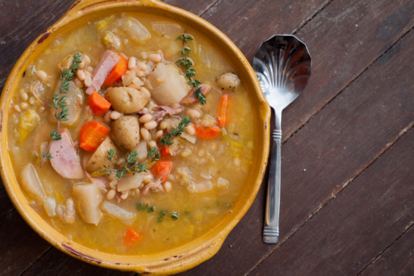 Món súp truyền thống của Pháp với các nguyên liệu tươi ngon, một phần không thể thiếu trong ẩm thực Pháp.