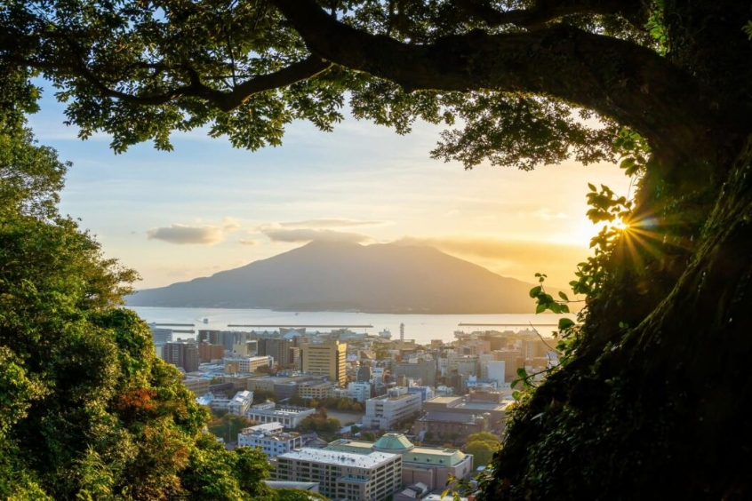 Kagoshima nổi tiếng với những suối nước nóng tự nhiên, cảnh quan thiên nhiên đa dạng 