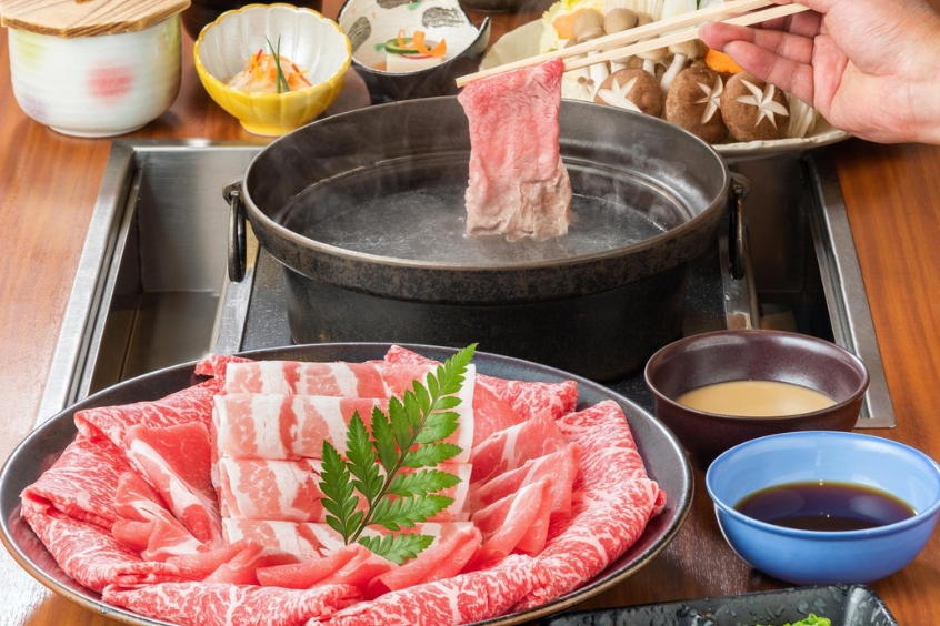 Món lẩu Nhật Bản với thịt Wagyu và rau củ
