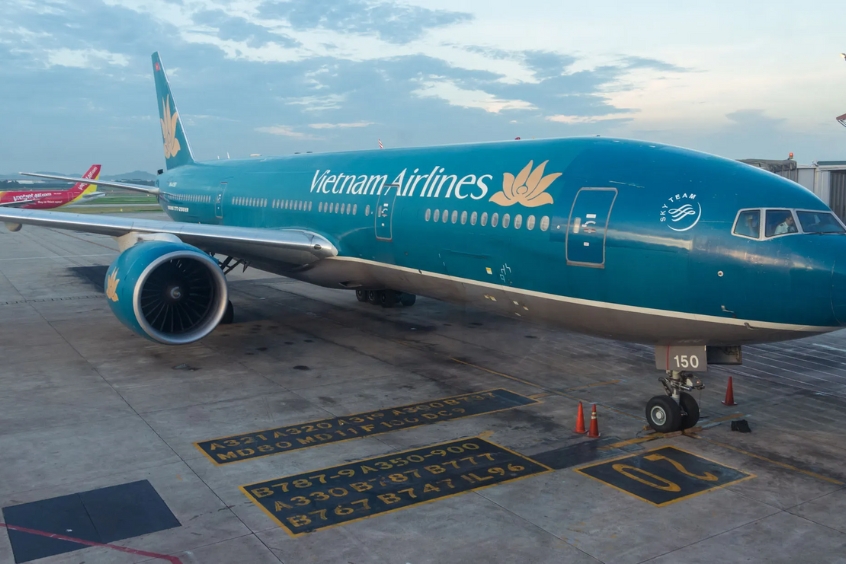 Máy bay của Vietnam Airlines đang chuẩn bị cất cánh tại sân bay đến Kumamoto.