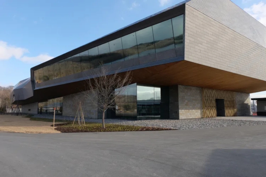  Bảo tàng hoặc khu triển lãm hiện đại tại Memanbetsu, Nhật Bản với kiến trúc độc đáo và thiết kế ấn tượng.