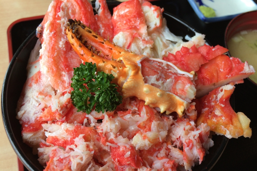 Một tô hải sản tươi ngon với cua, món ăn đặc trưng của Memanbetsu.
