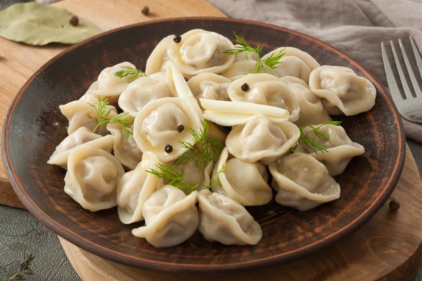 Món Pelmeni, một loại bánh bao nổi tiếng của Nga, là món ăn đặc sản không thể bỏ qua khi đến Perm.