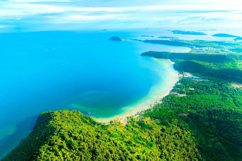 Khung cảnh biển Phú Quốc hoang sơ và yên bình, điểm đến lý tưởng cho kỳ nghỉ dưỡng và khám phá (Nguồn: Internet)