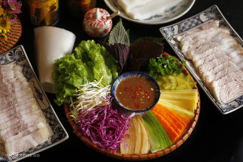 Bánh tráng cuốn thịt heo Đà Nẵng, tinh hoa ẩm thực dân dã níu chân thực khách phương xa (Nguồn: Internet)