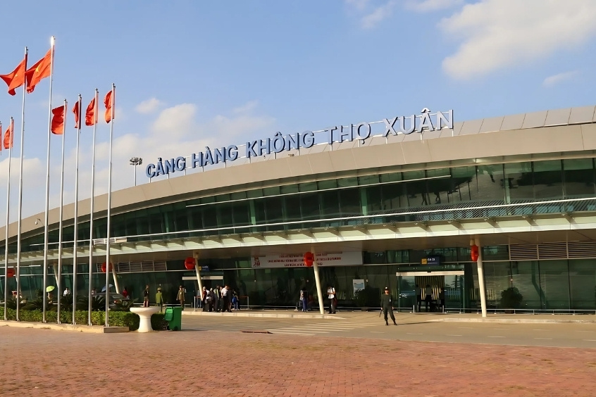 Đặt chân đến sân bay Thọ Xuân, bạn sẽ cảm nhận ngay nhịp sống chậm rãi và thiên nhiên xanh mát của Thanh Hóa