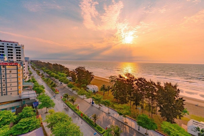 Vé máy bay từ Hà Nội đi Thanh Hóa - Đắm mình vào làn nước xanh mát của biển Sầm Sơn