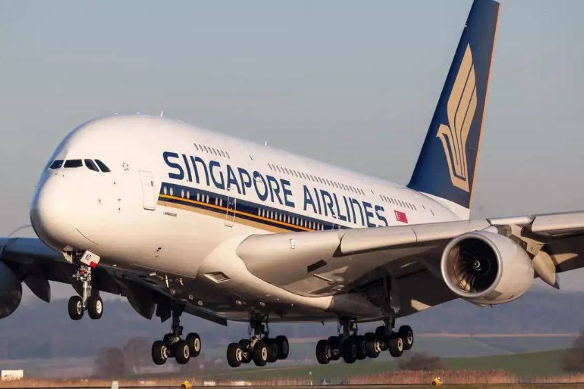 Hãng hàng không Singapore Airlines nổi bật với dịch vụ cao cấp và đội bay hiện đại