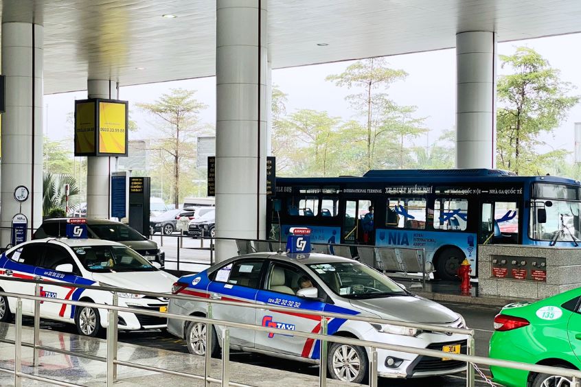 Di chuyển dễ dàng đến trung tâm thành phố Hà Nội với các phương tiện tại nhà ga sân bay