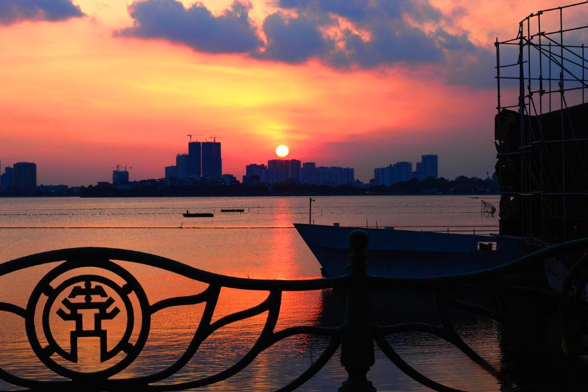 Hà Nội thu hút du khách bởi vẻ đẹp nên thơ và lãng mạn