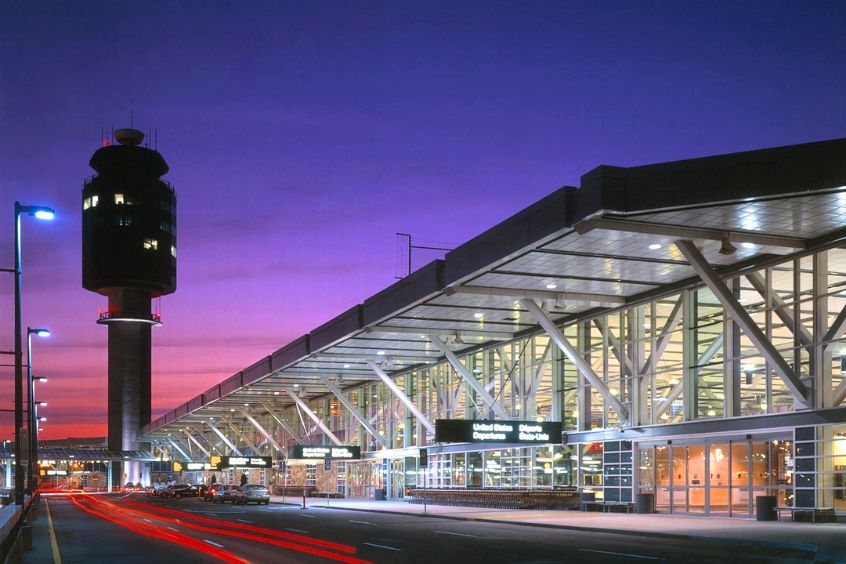 Sân bay quốc tế Vancouver là một trong những sân bay bận rộn nhất của Canada