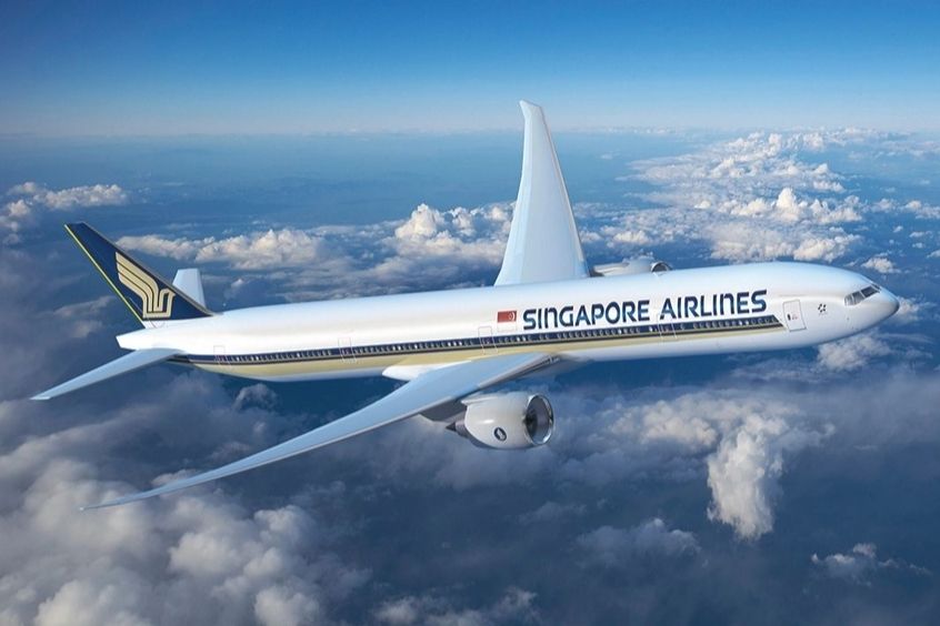 Singapore Airlines nổi bật với dịch vụ sang trọng và chuyên nghiệp