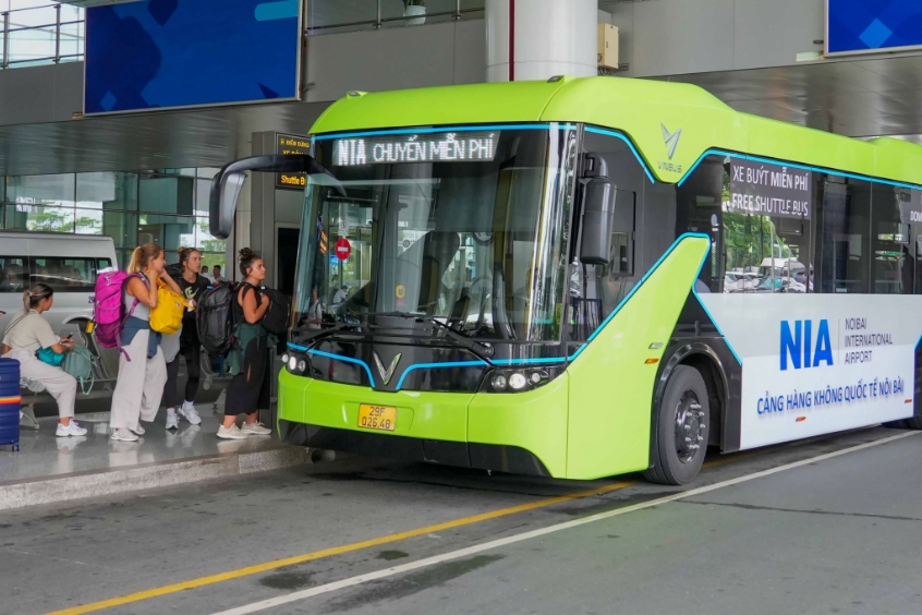 Xe buýt sân bay là lựa chọn phổ biến của nhiều du khách quốc tế
