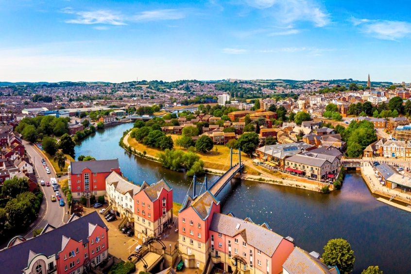 Ngắm toàn cảnh thành phố Exeter bên sông Exe