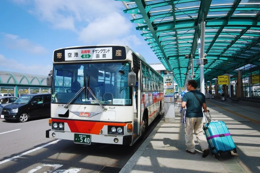 Xe buýt sân bay là phương tiện di chuyển dễ dàng và nhanh chóng ngay khi vừa xuống sân bay