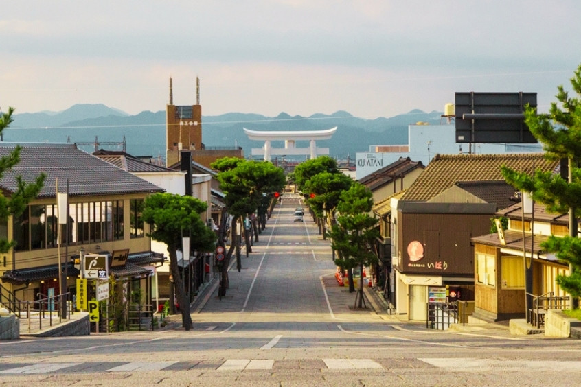 Con đường chính dẫn vào Izumo Taisha ở thành phố Izumo