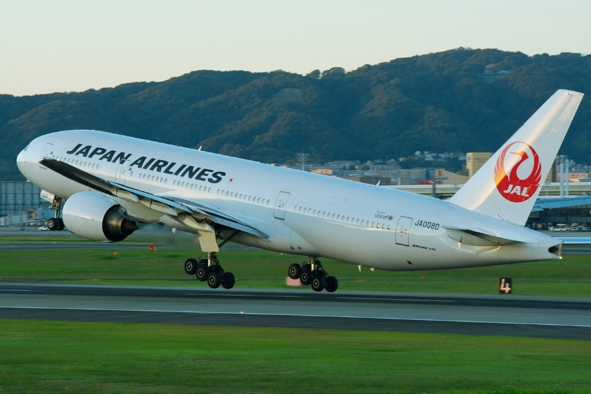 Máy bay Boeing 777 của Japan Airlines đang cất cánh trên đường từ Hà Nội đến Izumo