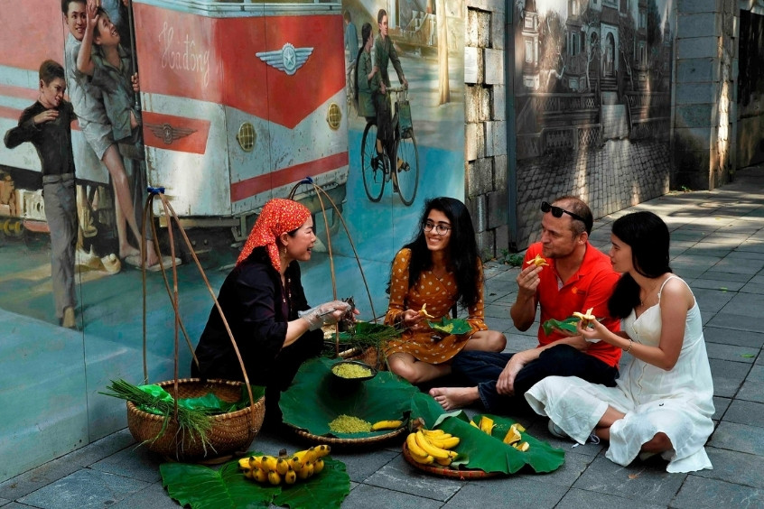 Cốm Hà Nội – Món ngon mùa thu “gây thương nhớ” trên đất Hà Thành