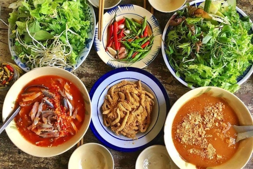 Gỏi cá Nam Ô là món ăn mang hương vị biển cả đặc trưng khó quên