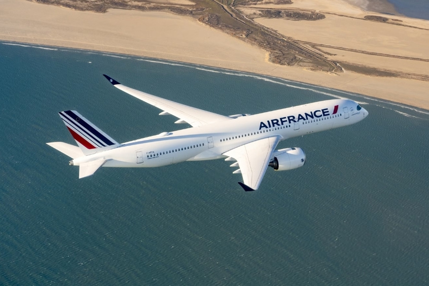 Air France là hãng máy bay khai thác chuyến bay từ Brest đi Hà Nội