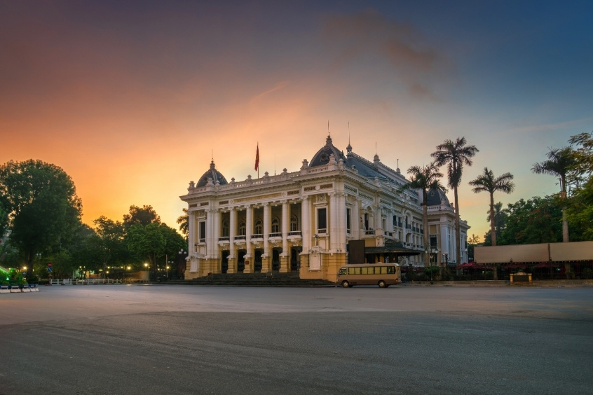 vé máy bay từ Madrid đi Hà Nội