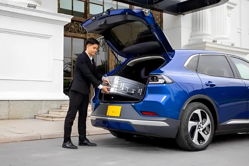 Di chuyển giữa sân bay và trung tâm thành phố bằng dịch vụ taxi công nghệ đưa đón