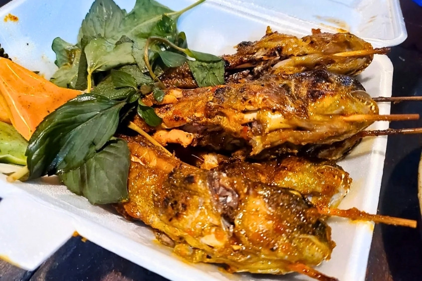 Cá kèo nướng muối ớt thơm lừng, món đặc sản đậm vị miền Tây hấp dẫn du khách khi đến Cần Thơ