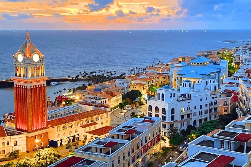 Hoàng hôn Phú Quốc nhìn từ trên cao với ánh nắng vàng rực rỡ