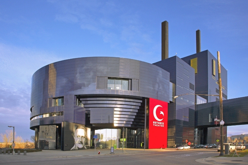 Nhà hát Guthrie ở Minneapolis với thiết kế hiện đại, nổi bật với cấu trúc các khối hình học độc đáo