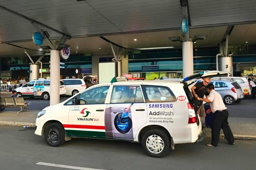 Di chuyển giữa sân bay và trung tâm thành phố bằng taxi VinaSun