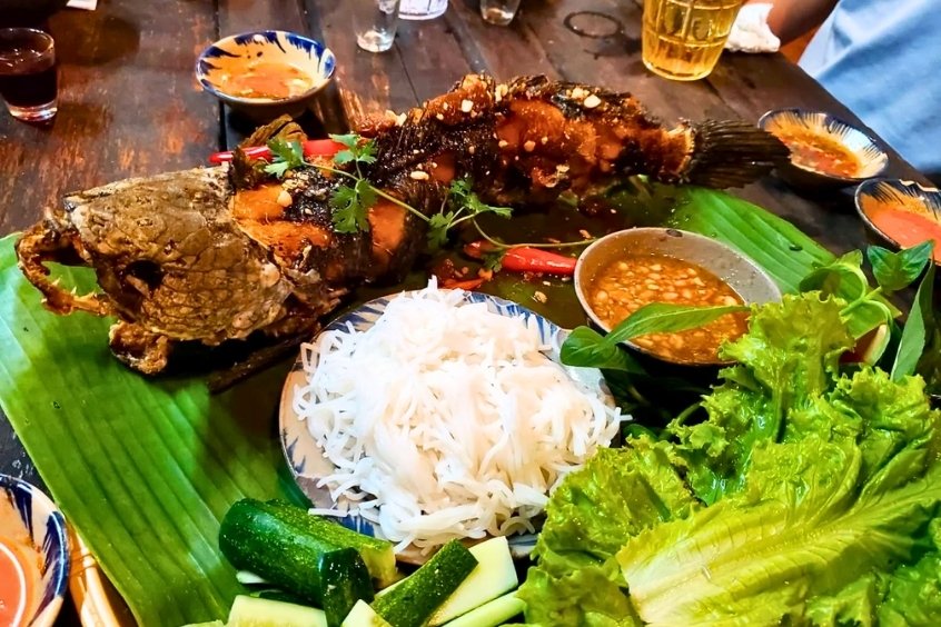 Cá lóc nướng trui đặc sản dân dã không thể bỏ lỡ khi đến Cần Thơ