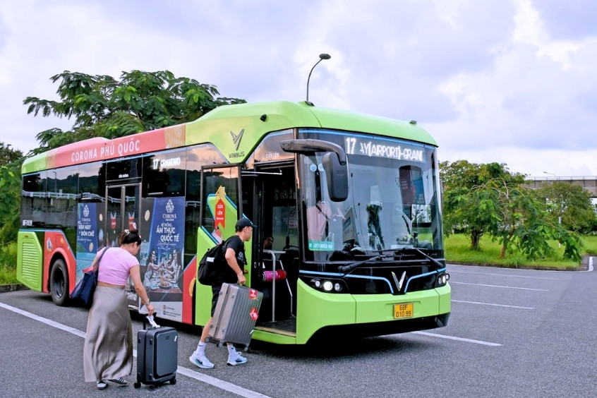 Di chuyển bằng VinBus từ sân bay Phú Quốc về trung tâm thành phố