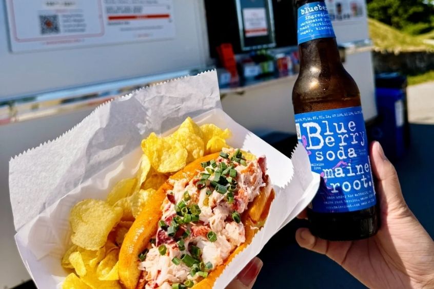 Bánh mì kẹp thịt từ Food Cart Pod tại Portland